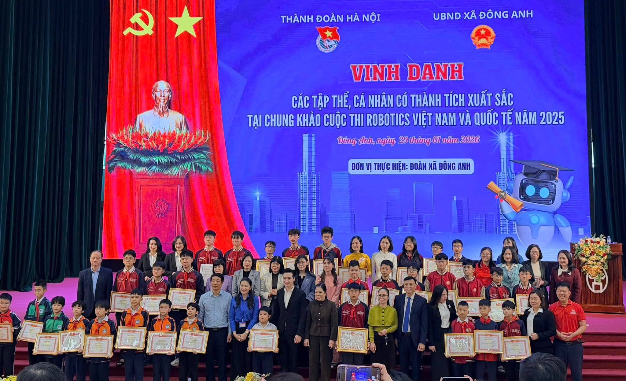 ✨ LỄ VINH DANH – KHEN THƯỞNG HÀNH TRÌNH ROBOTICS ĐÔNG ANH 2025: DẤU ẤN TIÊN PHONG – LAN TỎA TỰ HÀO